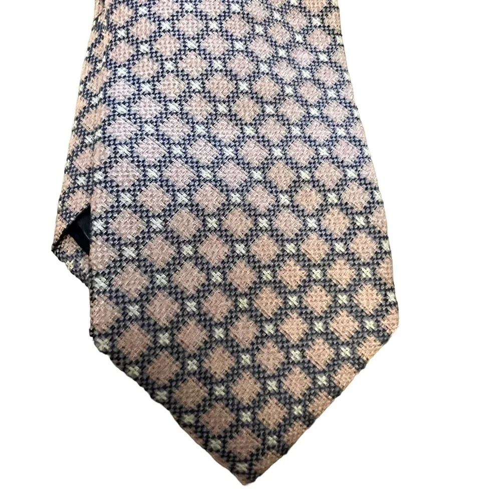 Ryan Seacrest 100% silk pink & blue textured geometric print tie, skinny 3”
